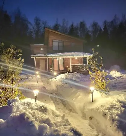 Kaunis tyylikäs bungalow järven rannalla Leirintäalueet Nokia